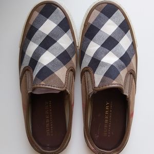 BURBERRY Slip Ons